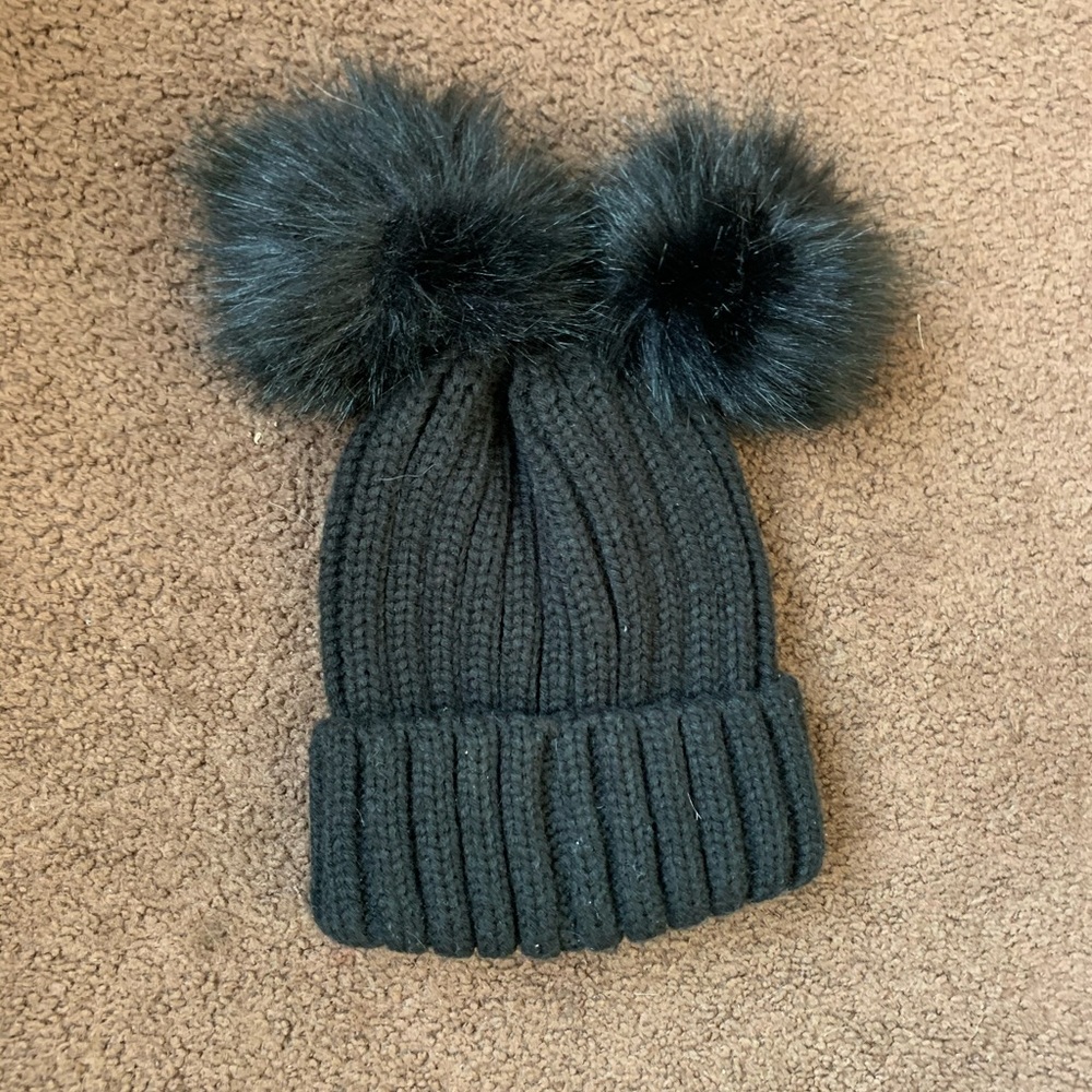Double Pom Pom black beanie
